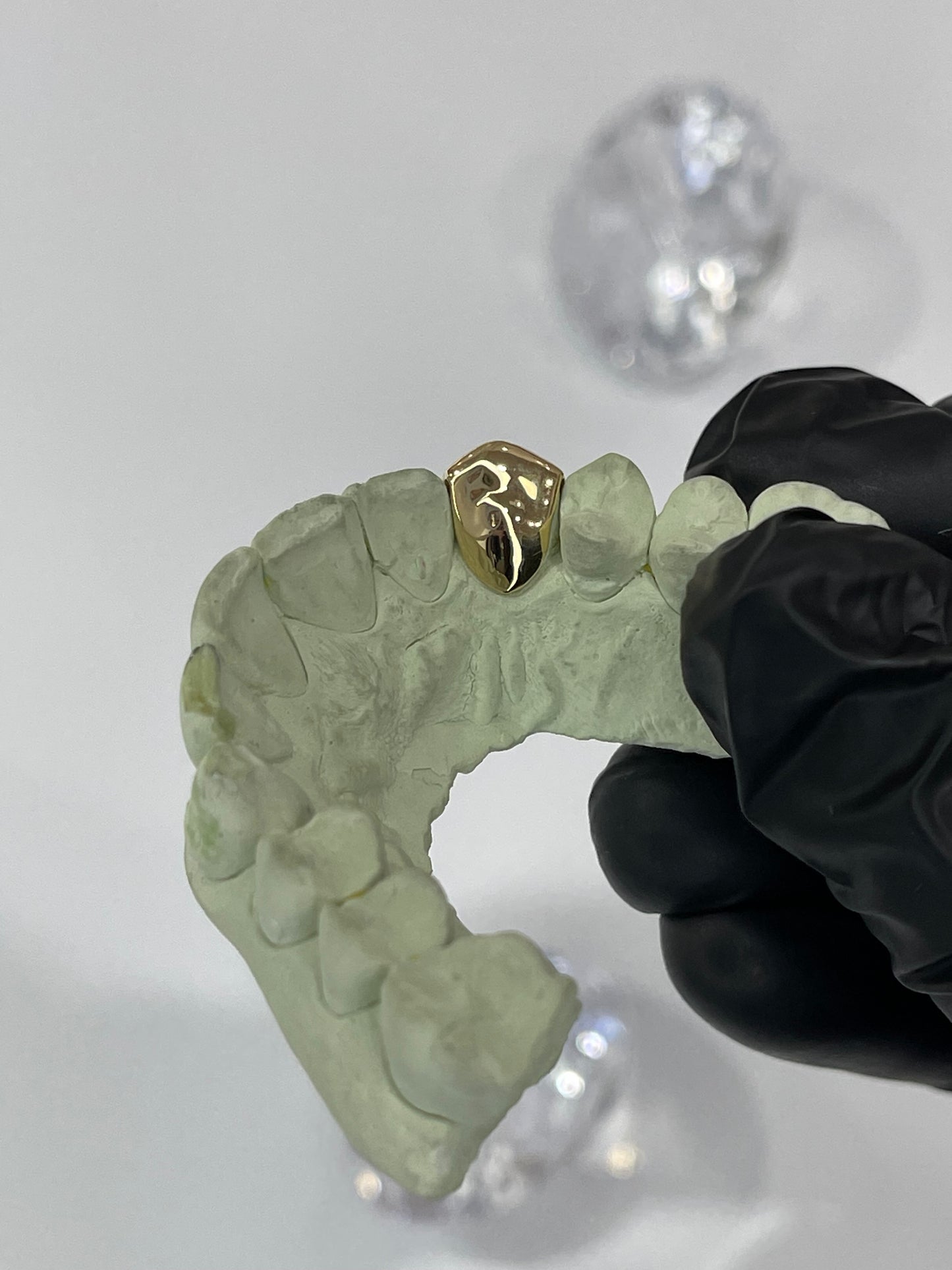 Single tooth with 1x diamond